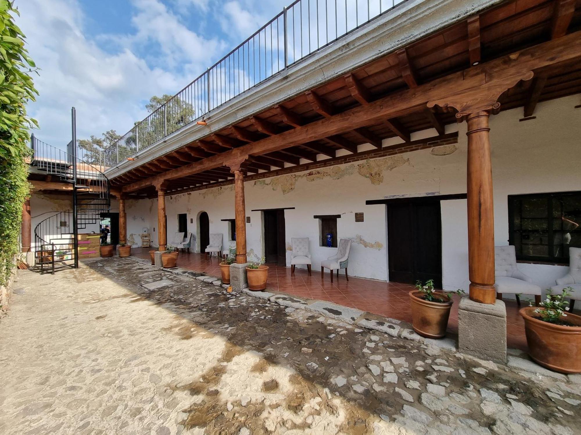 Central Hostel San Sebastian Antigua Exterior photo
